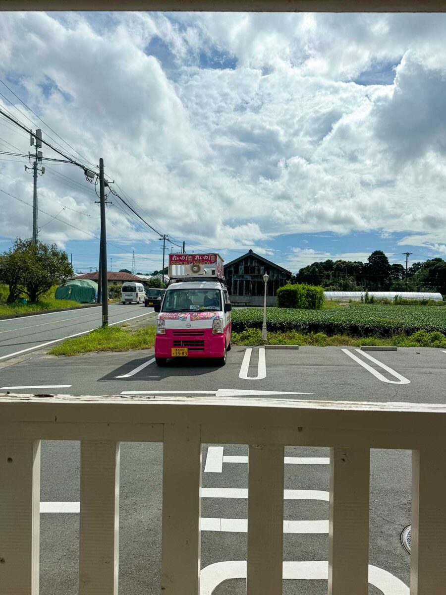 駐車場の目立つ場所に駐車