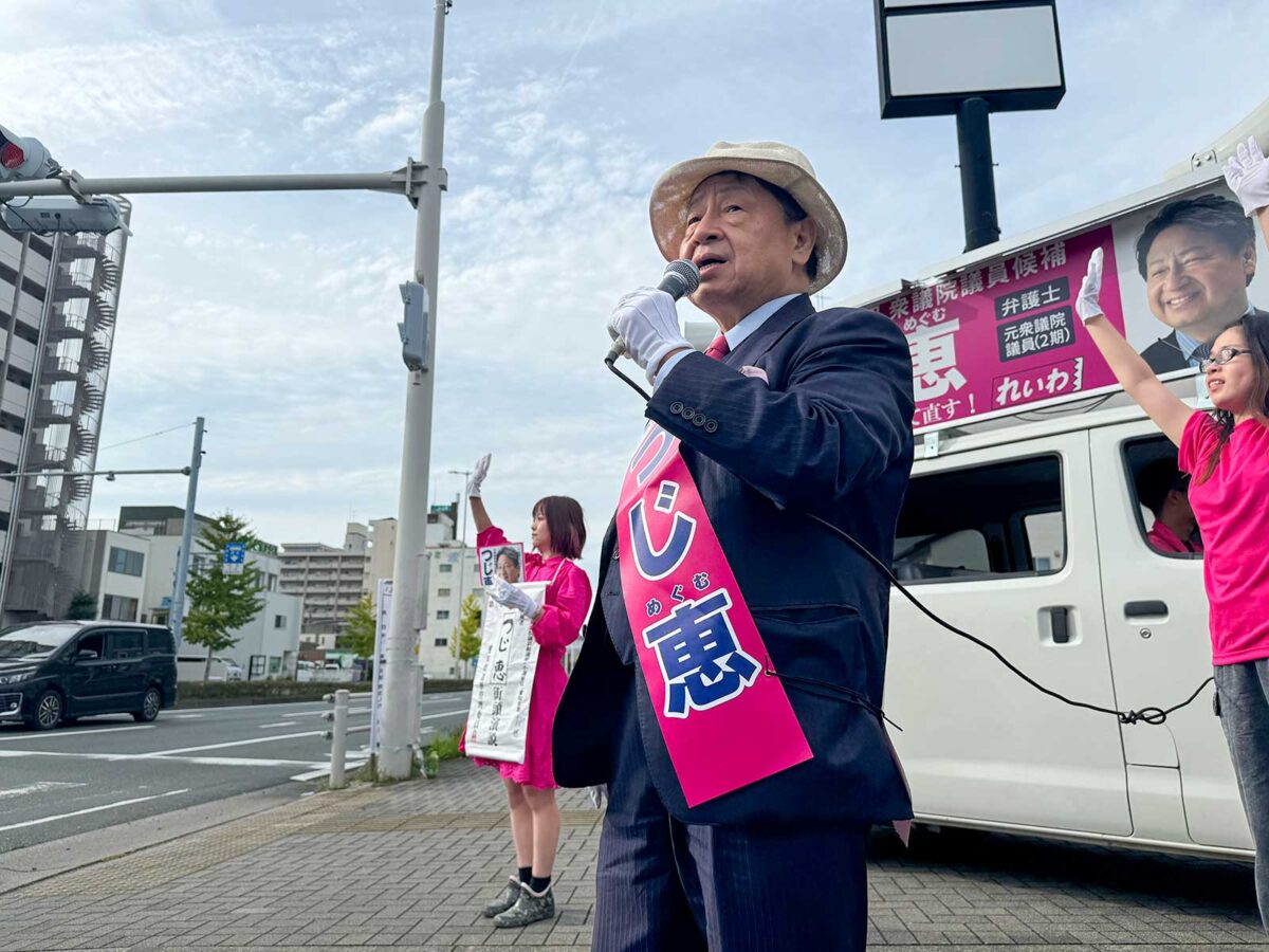 ファミリーマート松山東店さん前