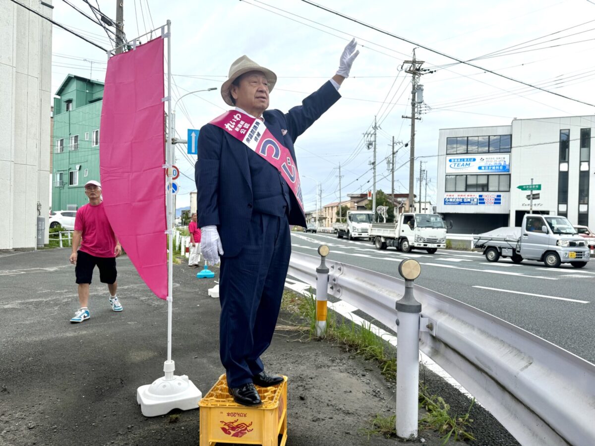 つじ事務所前で朝のご挨拶