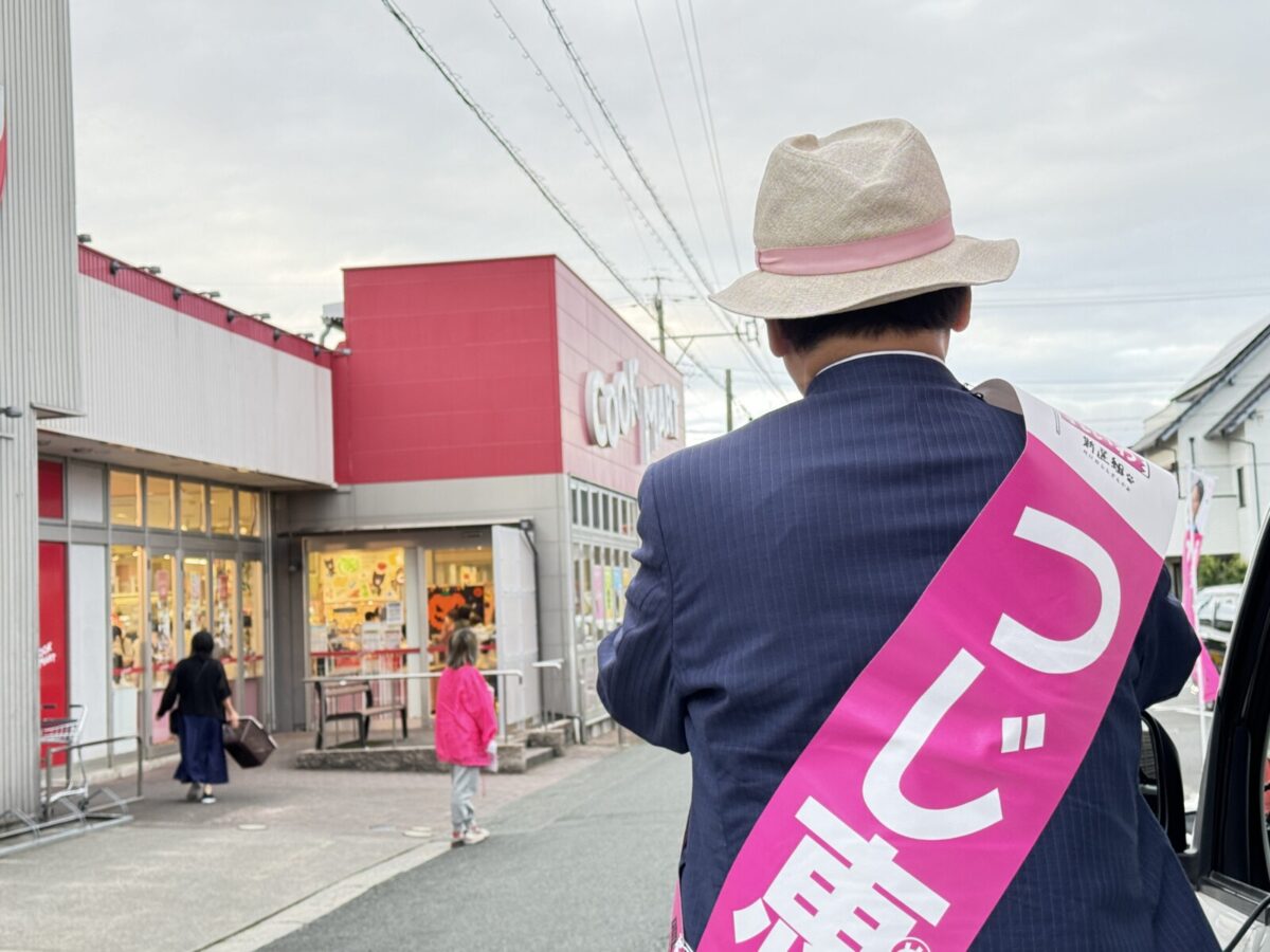 クックマート牛川店さん前で街頭演説