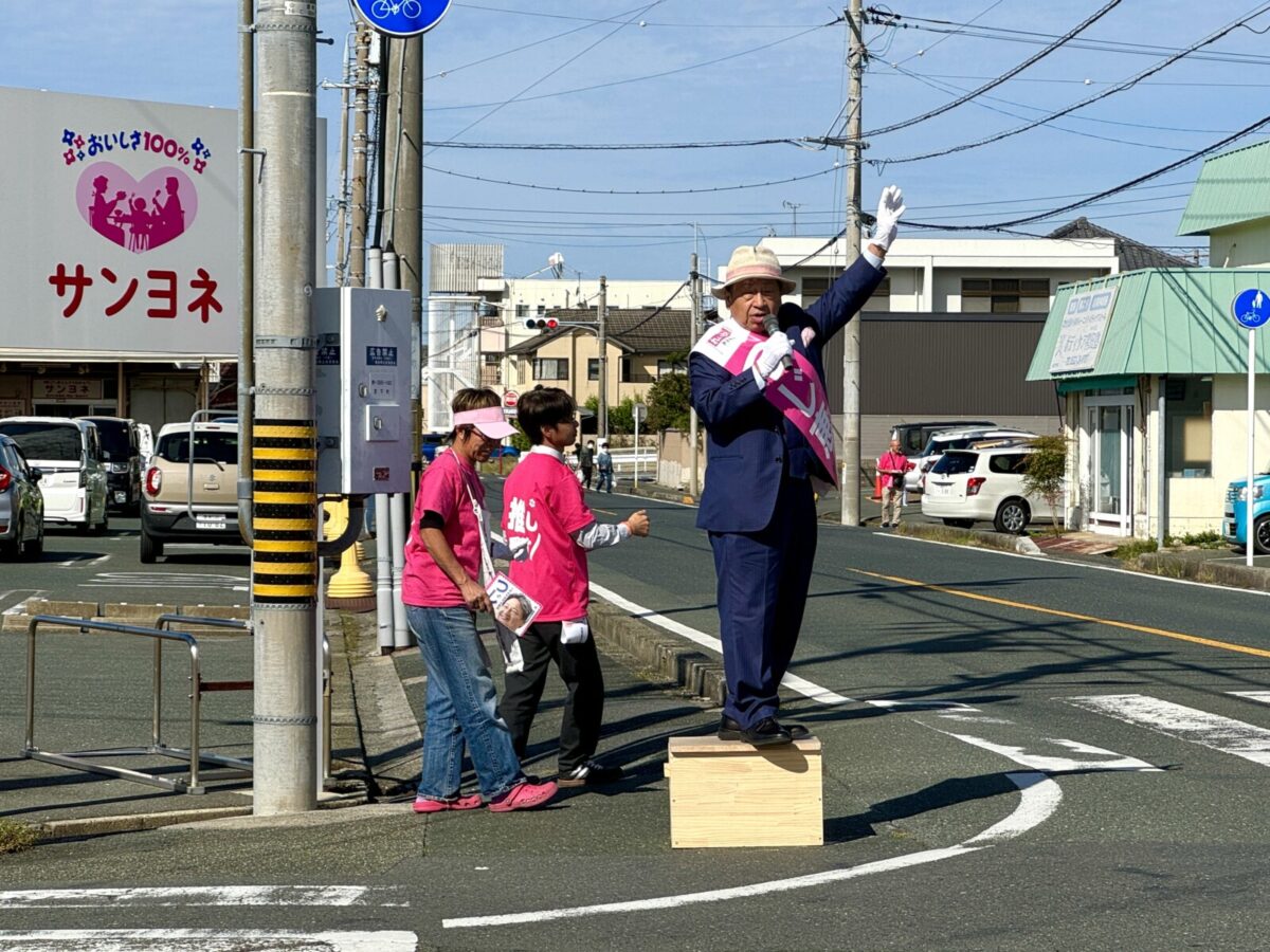 サンヨネ東店さん前で街頭演説