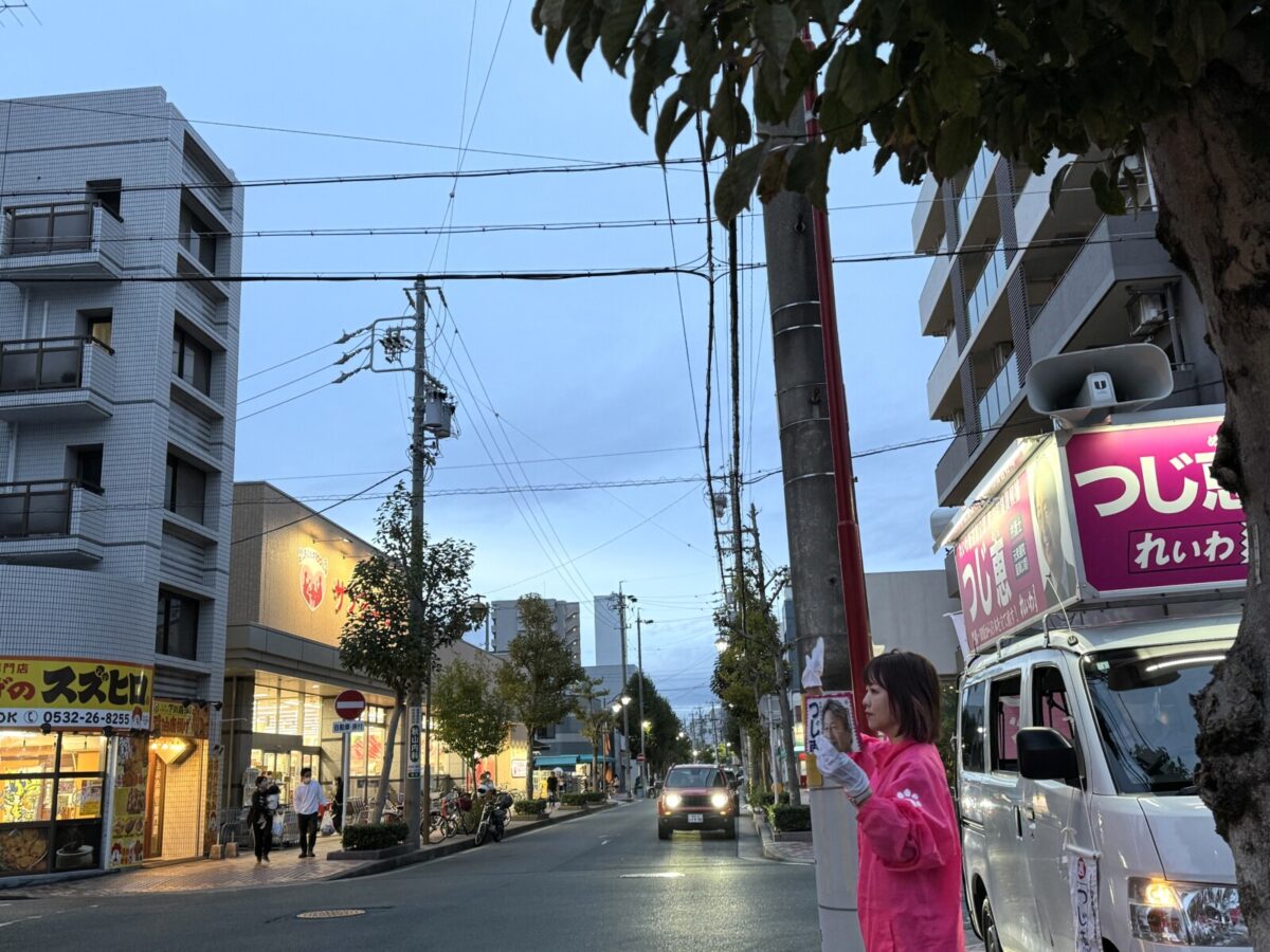 ヤマサのちくわ本店さん前で街頭演説