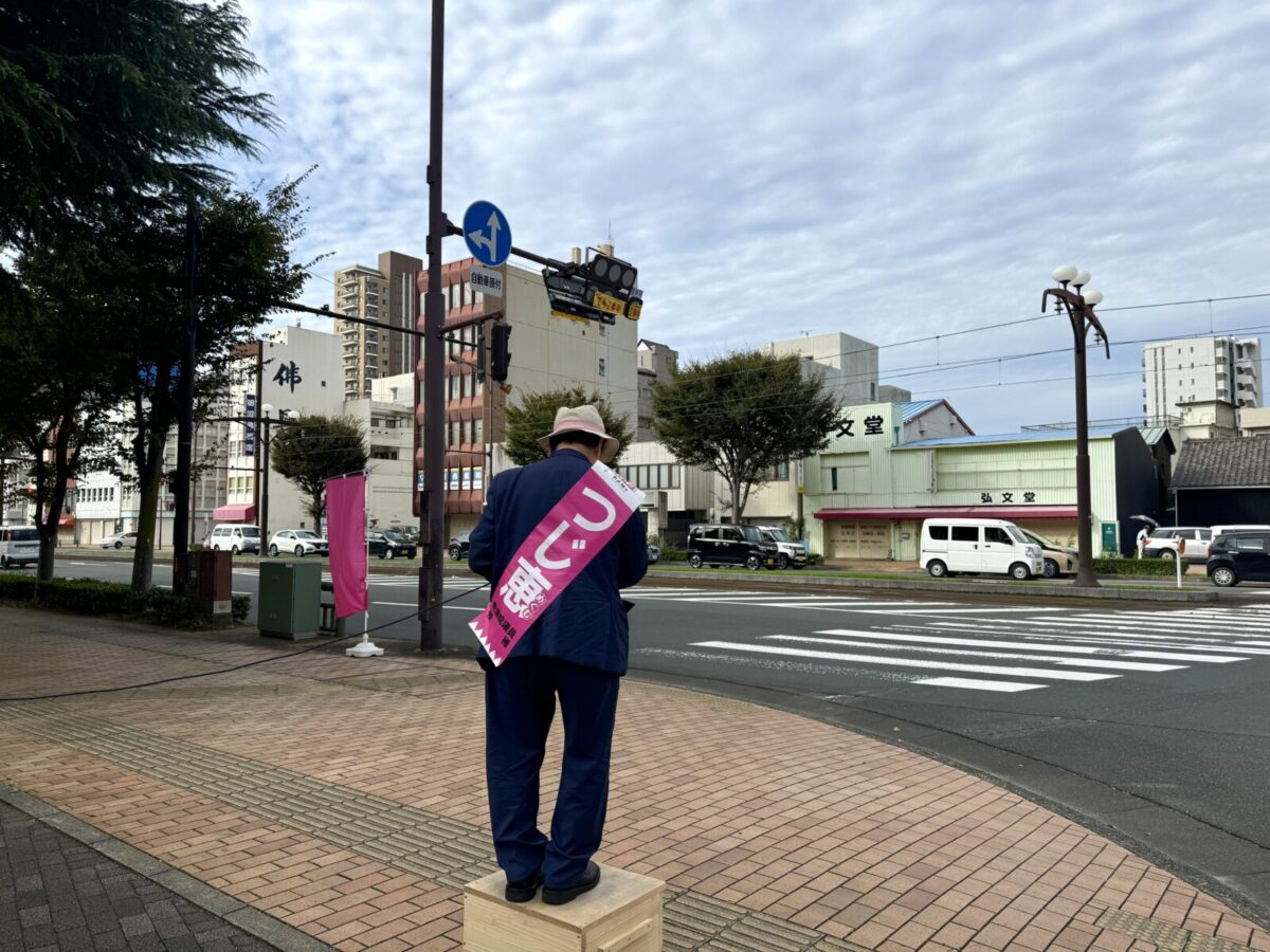 神明公園公園前で街頭演説